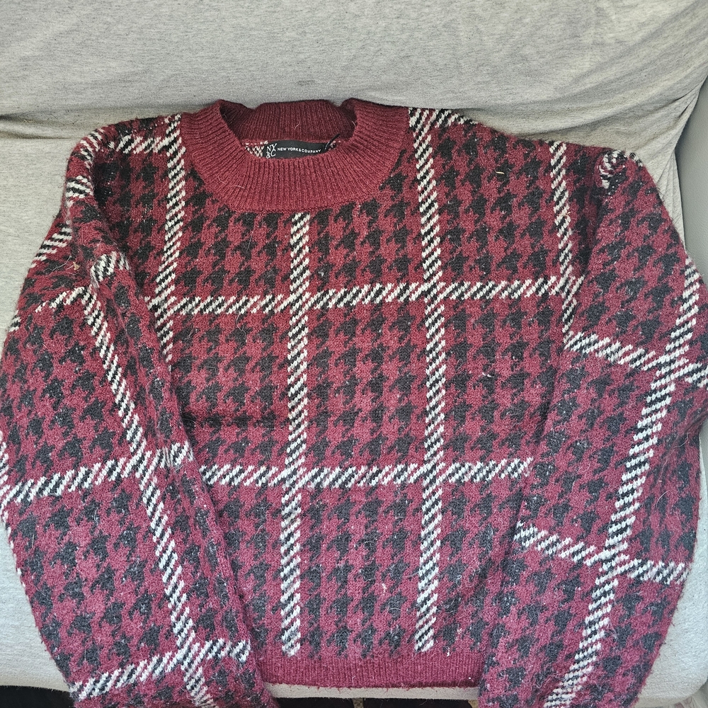 New York & Company Burgundy and Black Houndstooth Crewneck Sweater